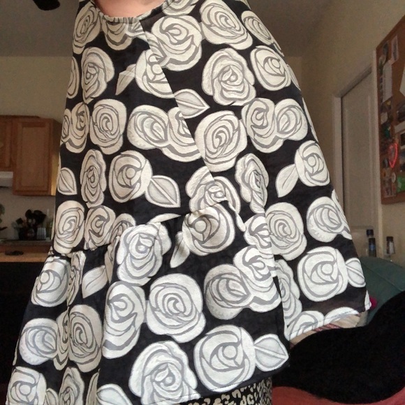 Black and white floral blouse - Picture 1 of 3